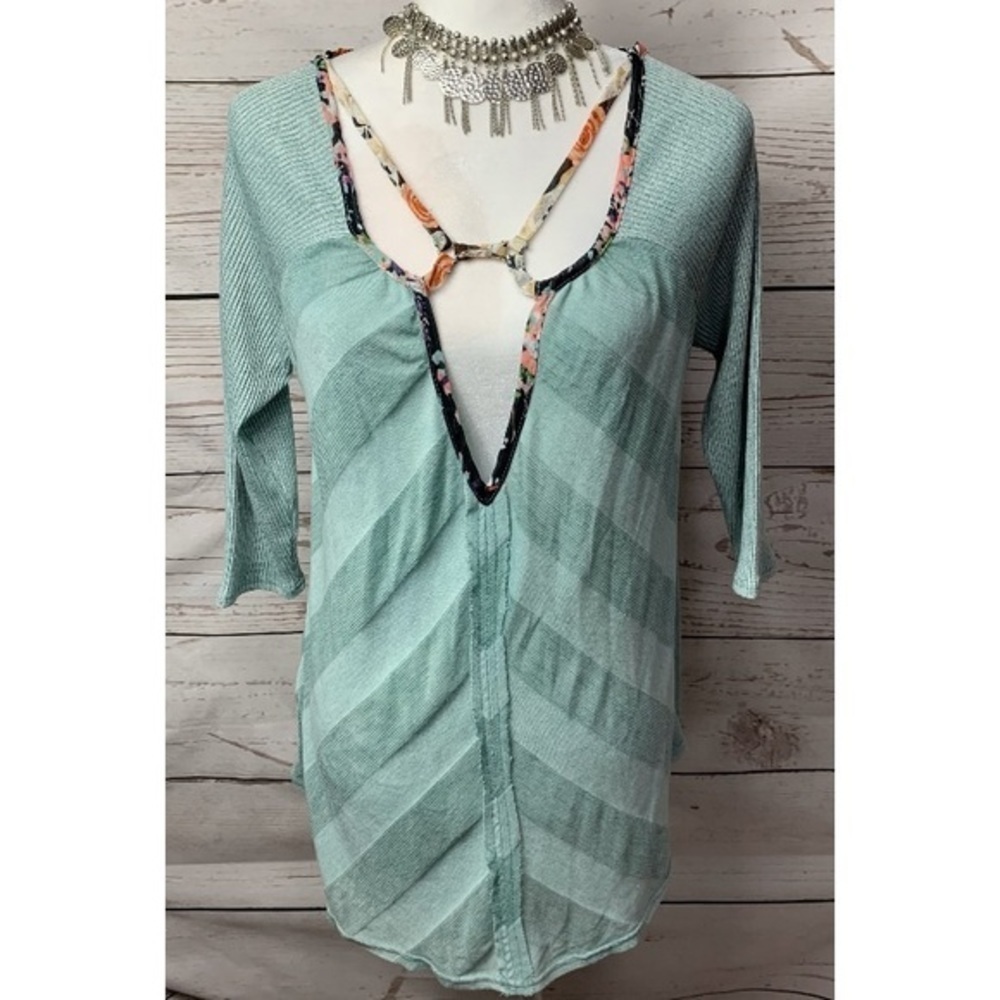 BKE Gimmicks Cut-Out Strappy Ribbed 3/4 Sleeve Top - Picture 2 of 6